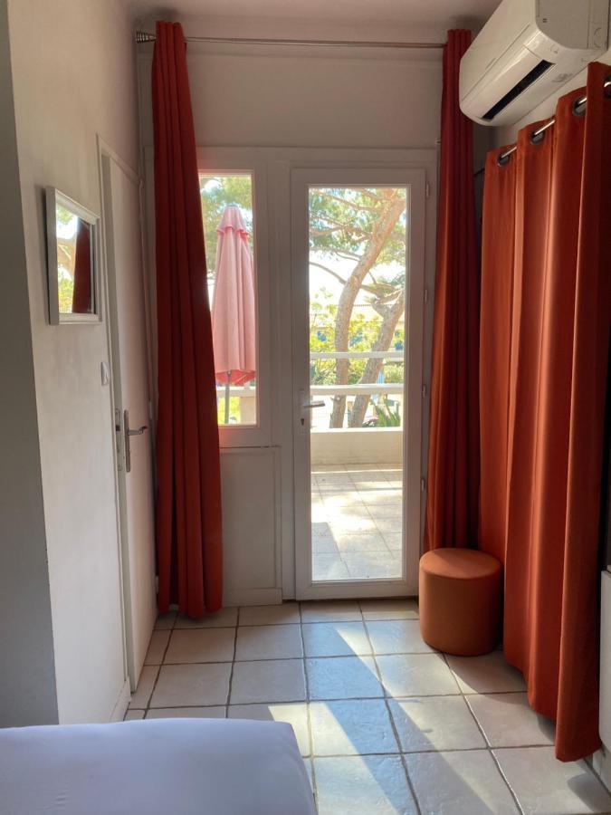 Logis Hotel Restaurant Le Kalliste Hyeres Bagian luar foto