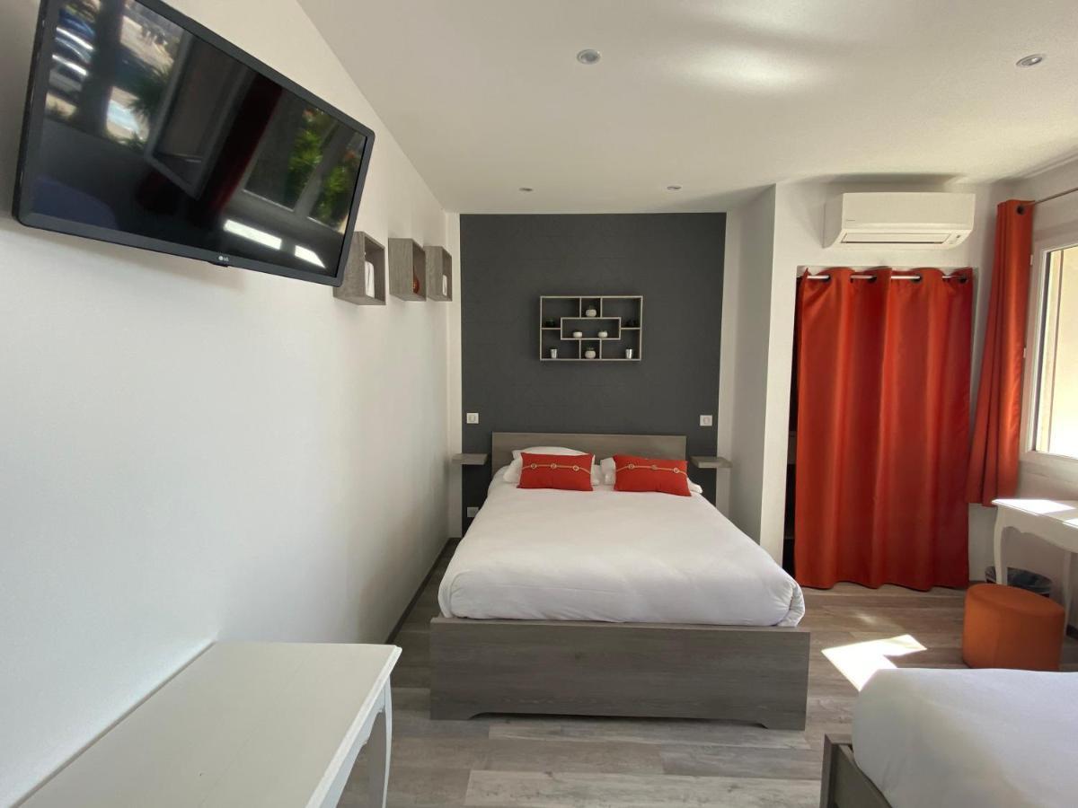 Logis Hotel Restaurant Le Kalliste Hyeres Bagian luar foto