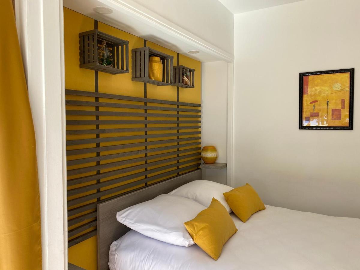 Logis Hotel Restaurant Le Kalliste Hyeres Bagian luar foto
