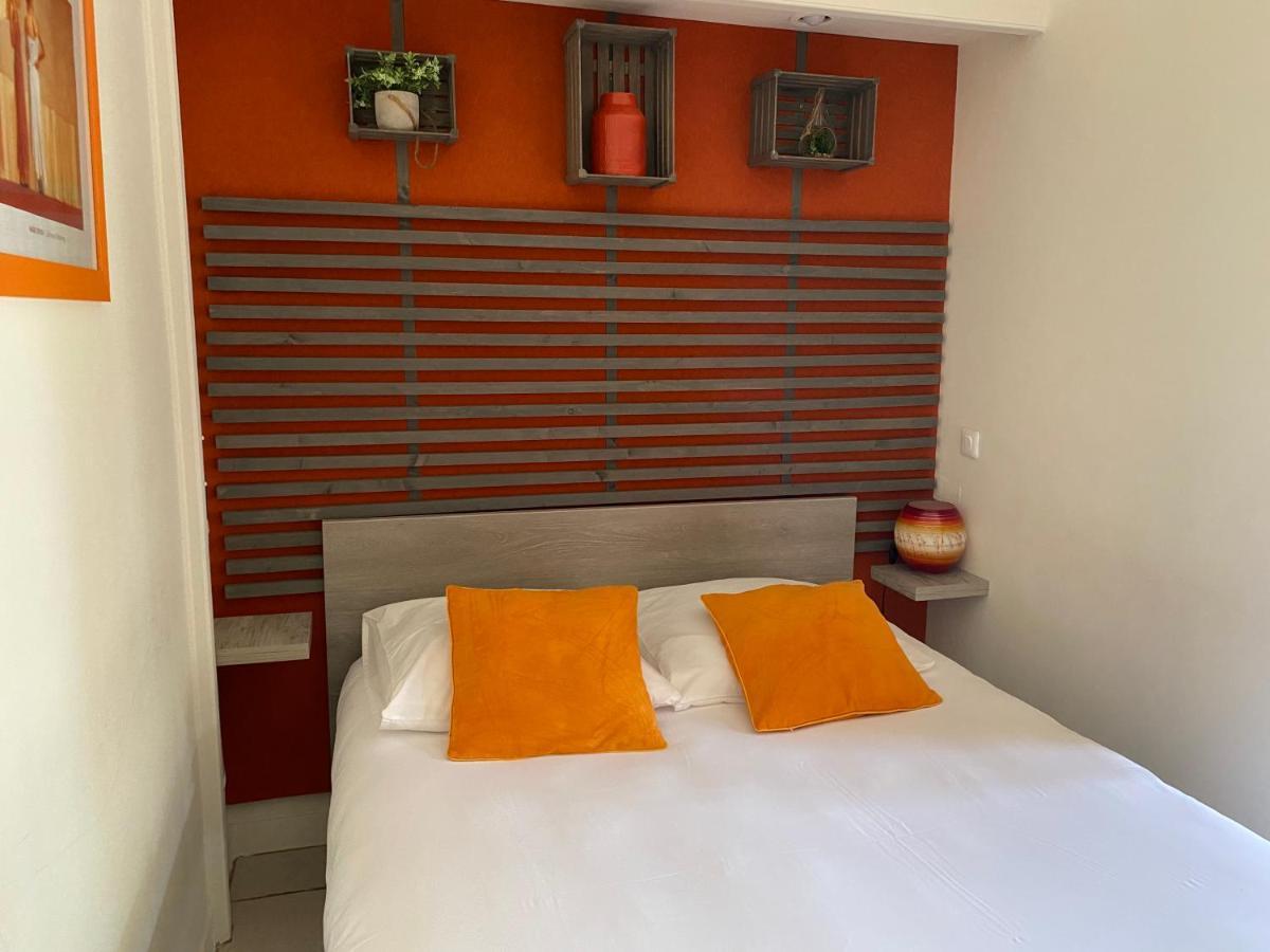 Logis Hotel Restaurant Le Kalliste Hyeres Bagian luar foto