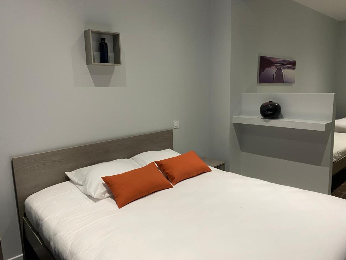 Logis Hotel Restaurant Le Kalliste Hyeres Bagian luar foto