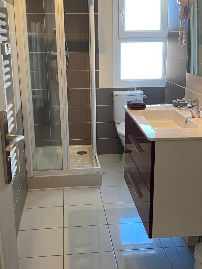 Logis Hotel Restaurant Le Kalliste Hyeres Bagian luar foto