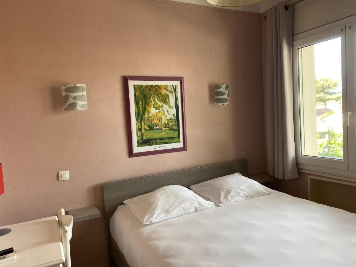 Logis Hotel Restaurant Le Kalliste Hyeres Bagian luar foto