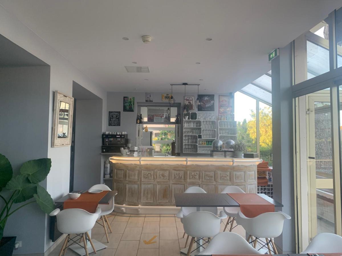 Logis Hotel Restaurant Le Kalliste Hyeres Bagian luar foto
