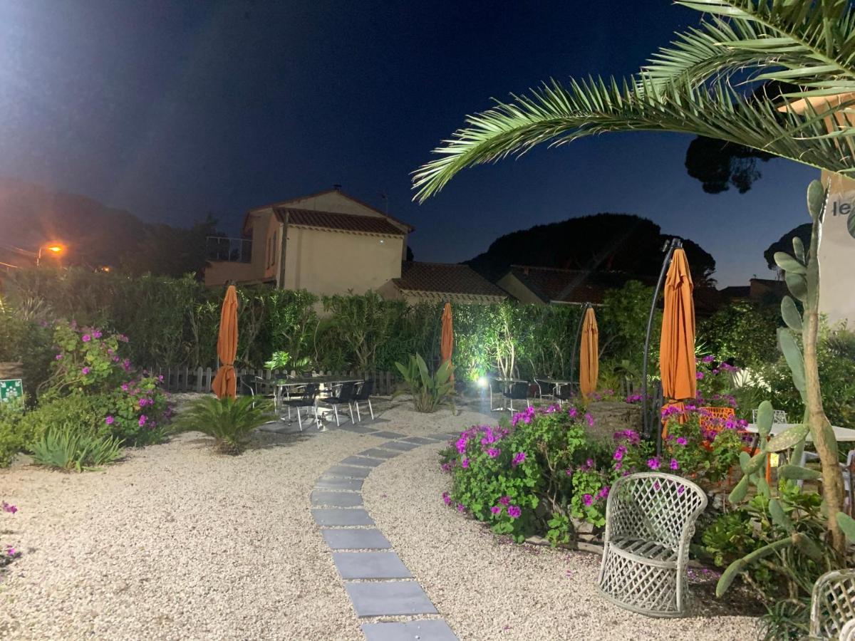 Logis Hotel Restaurant Le Kalliste Hyeres Bagian luar foto