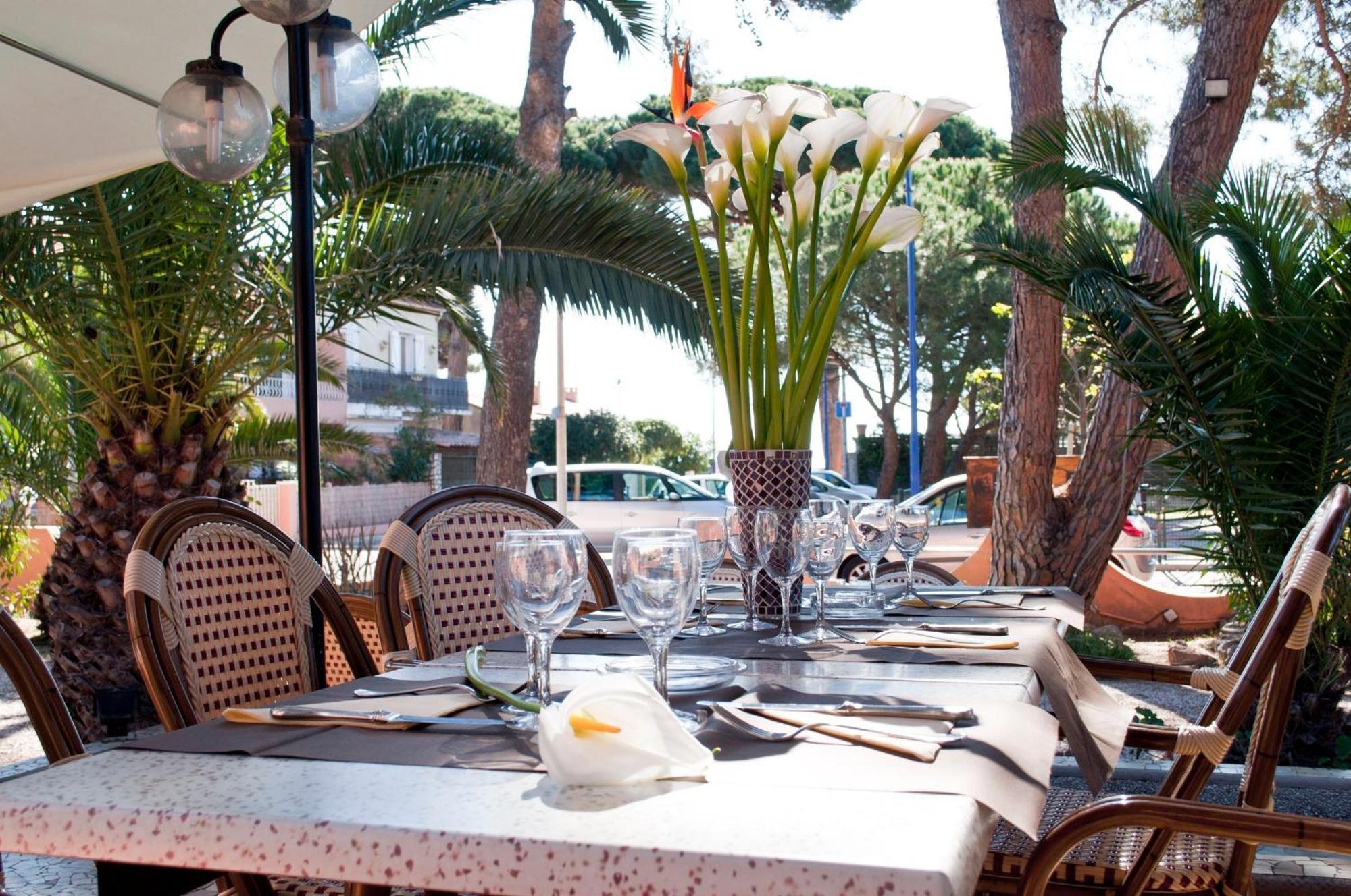 Logis Hotel Restaurant Le Kalliste Hyeres Bagian luar foto