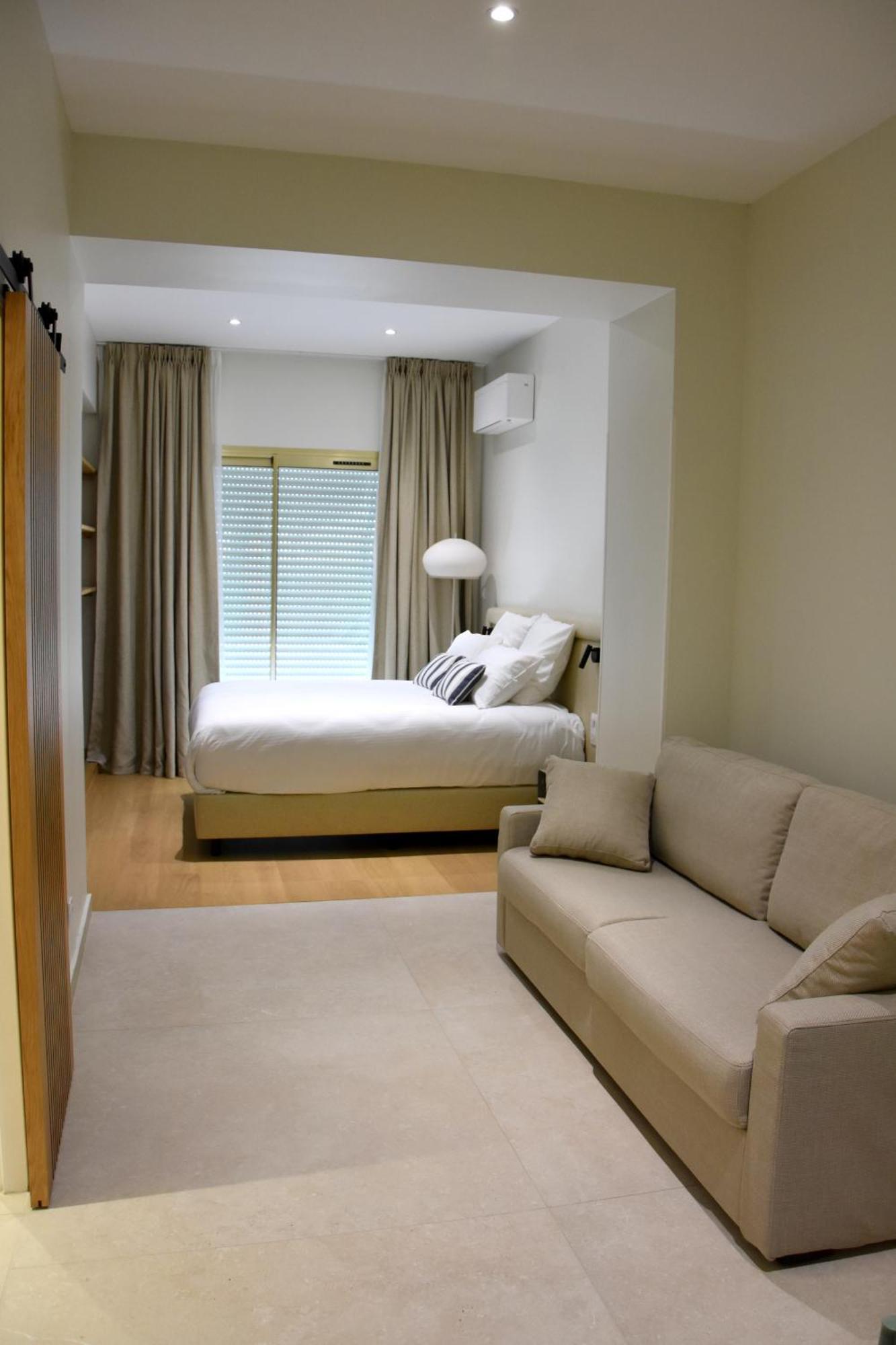 Logis Hotel Restaurant Le Kalliste Hyeres Bagian luar foto