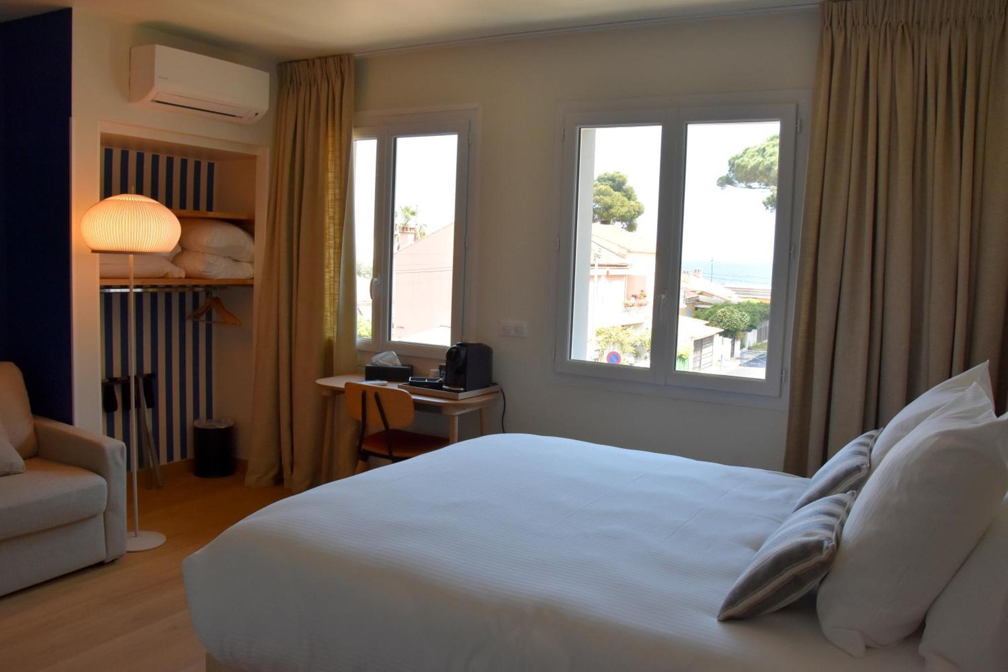 Logis Hotel Restaurant Le Kalliste Hyeres Bagian luar foto