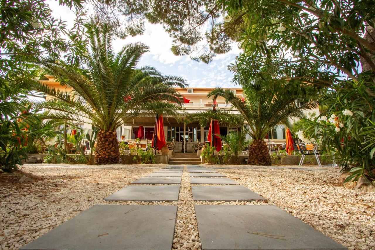 Logis Hotel Restaurant Le Kalliste Hyeres Bagian luar foto